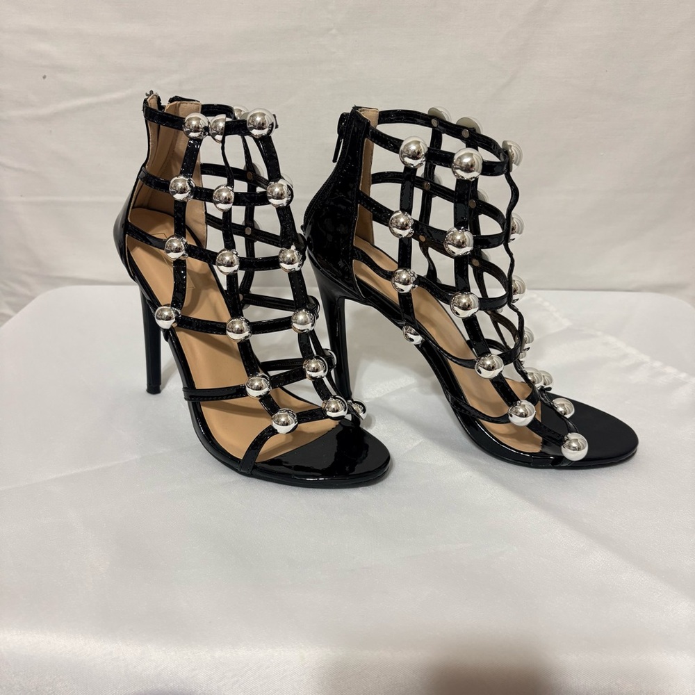 Yoki black patent leather strappy sandals. - Picture 4 of 11